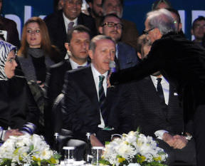 Başbakan Erdoğan ilahi okudu