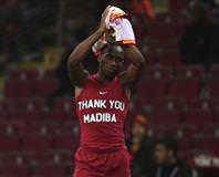 Drogba dudak uçuklattı