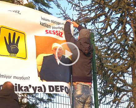 Zaman Gazetesi'nin önünde şoke eden eylem!-1