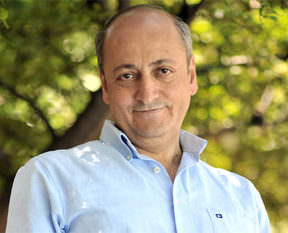 Bir köşe yazarı daha veda etti