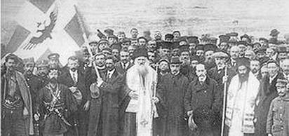 Arnavutluk'ta cumhuriyet ilan edildi.