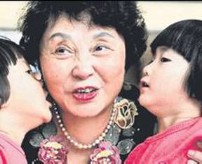 60'ında ikiz doğurdu