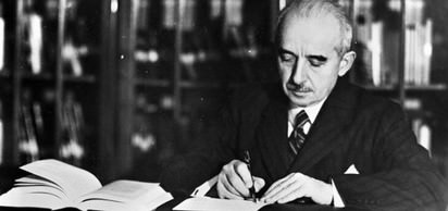Cumhuriyet Halk Partisi olağanüstü kurultayı toplandı. Kurultay İsmet İnönü'yü değişmez genel başkan seçti.