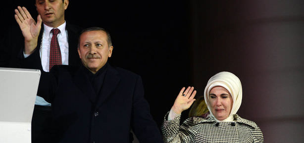 Emine Erdoğan gözyaşlarına boğuldu