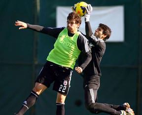 Beşiktaş'ta Ersan sakatlandı ve çıktı