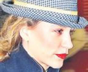 Kaçarcasına uzaklaştı!