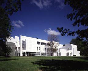 Cemaat'ten papaz okuluna bağış!