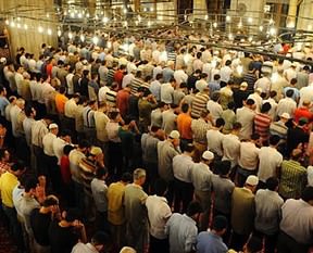 Camilerde kıble 'yanlış' iddiası