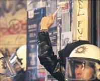 Eylemcileri fırçaladı