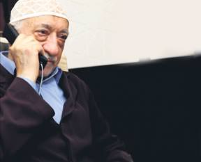 Takke düştü kel göründü