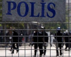 Poliste deprem sürüyor
