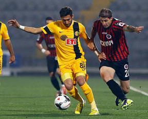 Sarı'nın yanına ne gelecek Kırmızı mı Lacivert mi?