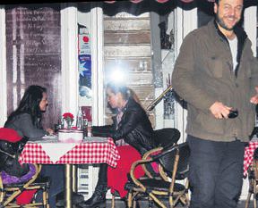 Sürpriz yakınlaşma