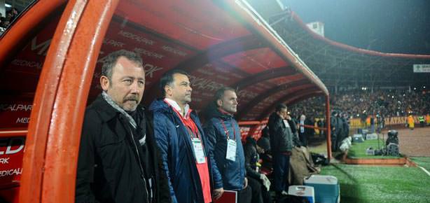 Sergen Yalçın görev başında