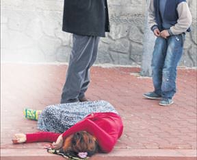 Yetişin annem ölüyor