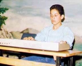 İşte ünlülerin çocukluk halleri