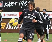 Şaka gibi! Jones sakatlandı