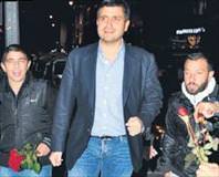 Ağabey bizi de şöhret yapsana