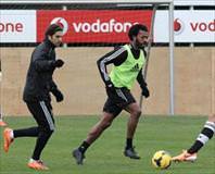 3 futbolcu ceza sınırında