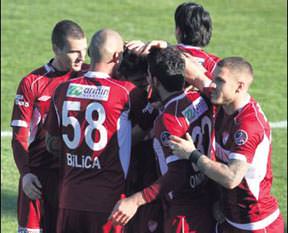 Gakkoş farka koştu