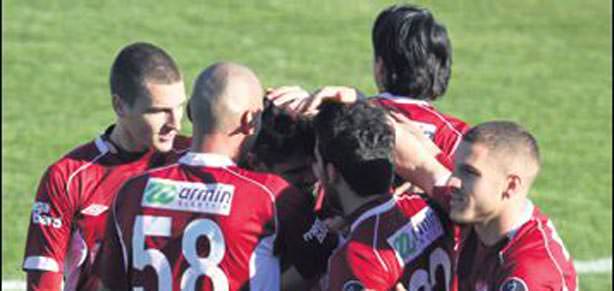 Gakkoş farka koştu