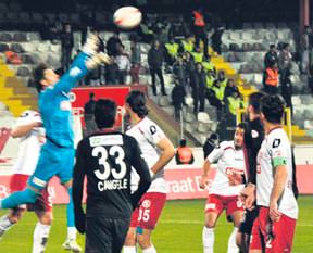 Gakkoşlar kupaya 4 golle veda etti