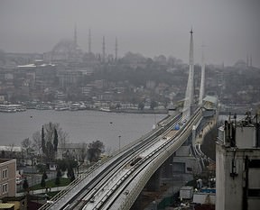 Türkiye'nin ilk metro köprüsü açıldı