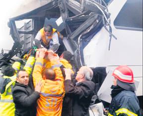 Zincirleme kaza: 3 ölü, 26 yaralı