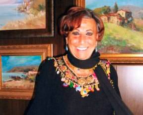 Müzeyyen Senar üzdü