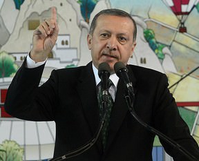 Başbakan seçim beyannamesini açıkladı