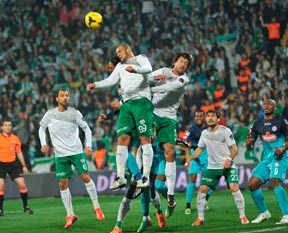 Timsah kendine geldi