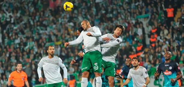 Timsah kendine geldi