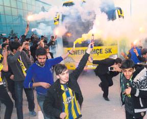 Fenerbahçe çiçeklerle karşılandı