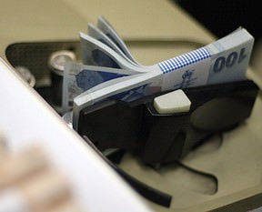İki komşu bankayı dize getirdi