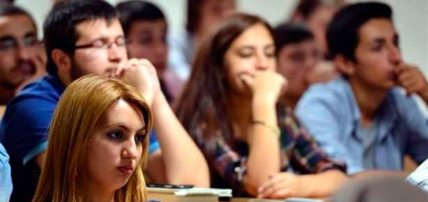 Üniversiteliye 2 bin lira burs geliyor