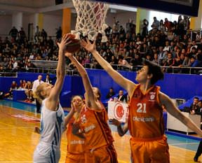 Aslan, Tarsus'u geçti: 71-69