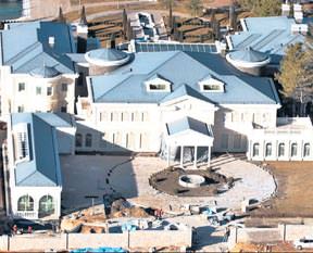 Hoca'ya saray İpek'e peşkeş