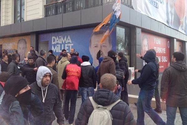 Berkin cenazesinde itfaiyeci dövdüler!-2