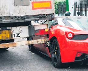 Ferrari'yi biçen TIR şoförü