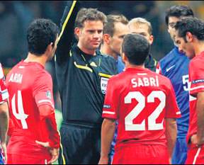 Brych ile daha hiç gülemedik