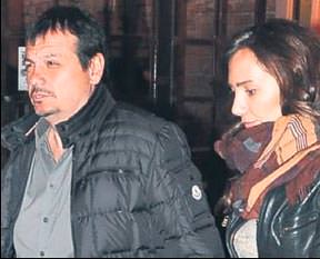 Liseli aşıklar gibi el ele