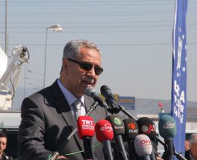 Bülent Arınç, paralel yapıya yüklendi!