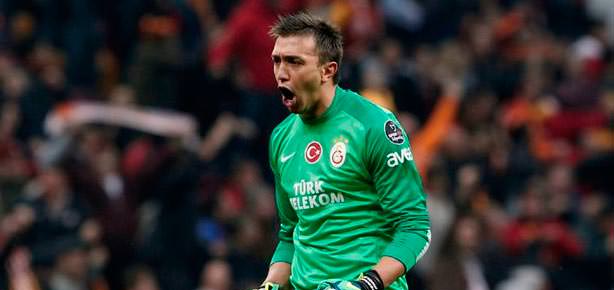 Muslera sezon sonu evleniyor