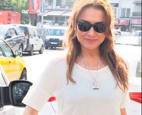 Kırmızı şortla meydan okudu