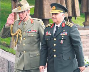 Şafak ayini için geldi