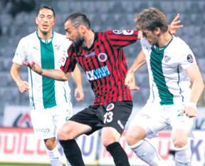 Timsah avcısı Gençler