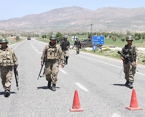 Lice'de 2 uzman çavuş kaçırıldı