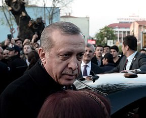 Erdoğan kaza geçiren danışmanını ziyaret etti