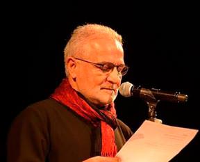 Gözlerini açtı