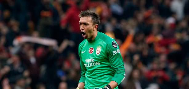 Muslera 5 yıl daha Aslan
